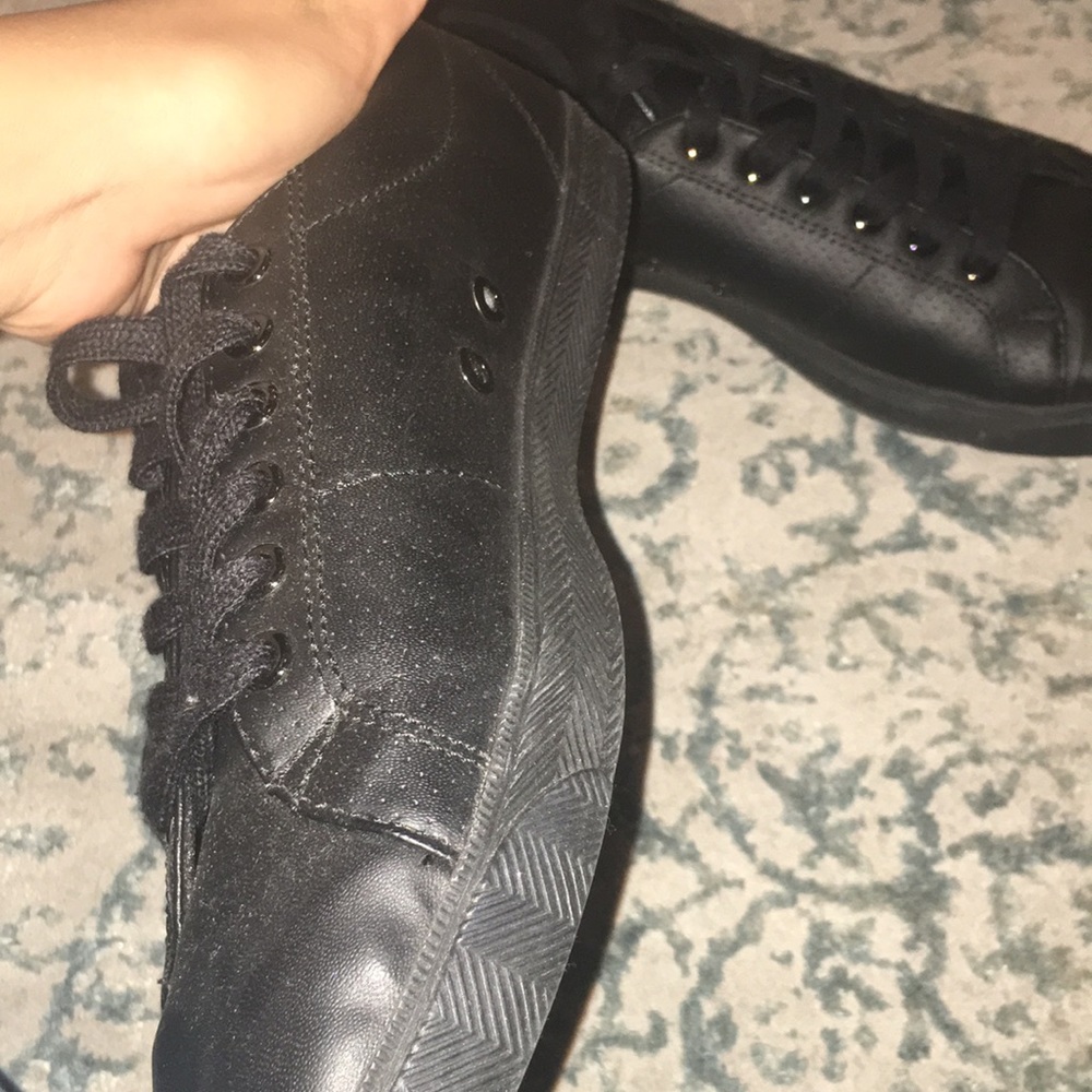 Shoes - Picture 4 of 6